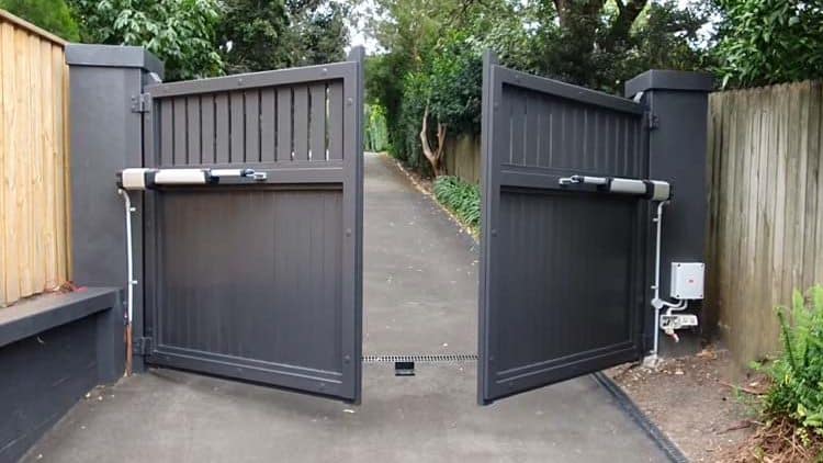 High quality driveway gates Sydney - Craft in Wood Fences and Gates